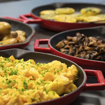 トーン ビカ アトリウム ホテル